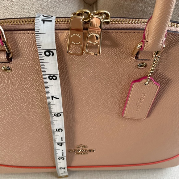 Classy COACH Crossbody Satchel Bag - Picture 10 of 16